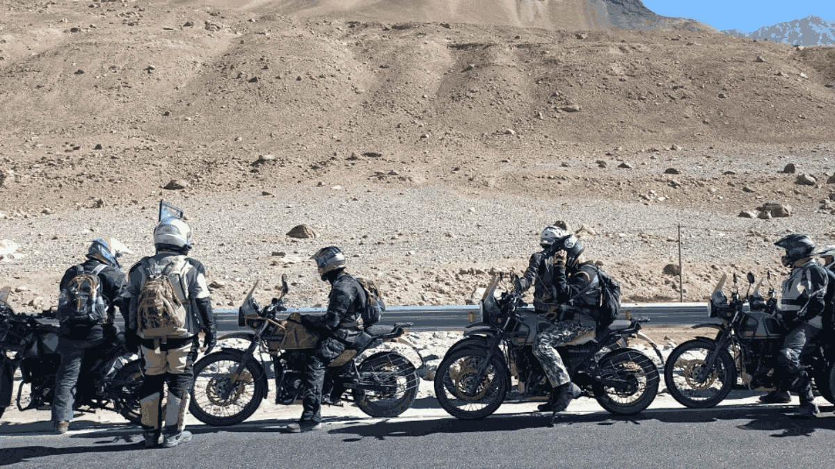 What is Rajasthan motorcycle trip itinerary and daily riding distance?