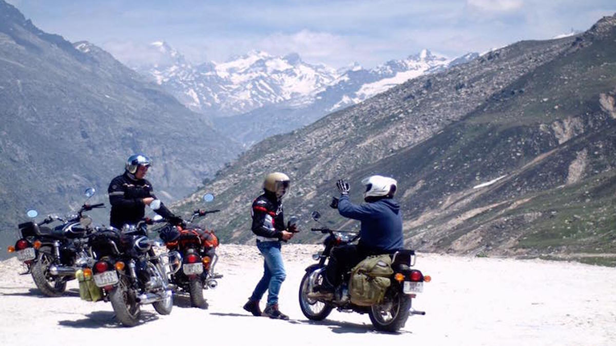 Motorbiking at Khardung La